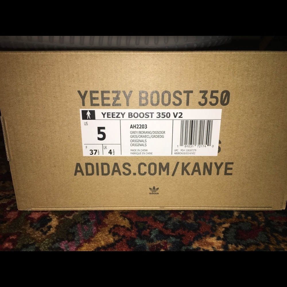 Yeezy beluga 2.0 v2